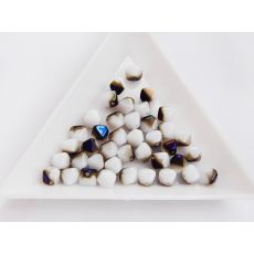 Lucerny(pyramídky) 03000/22201 - Chalk White Azuro, 6mm, bal.40ks