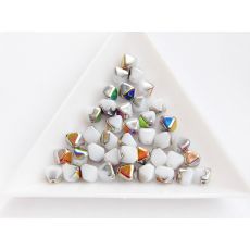 Lucerny(pyramídky) 03000/28101 - Chalk White Vitrail, 6mm, bal.40ks